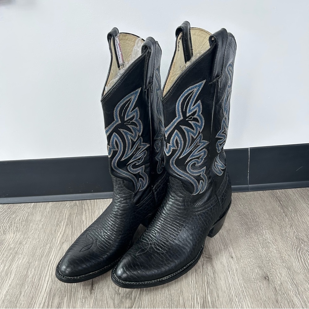 Black Cowboy Western Boots with Decorative Stitching